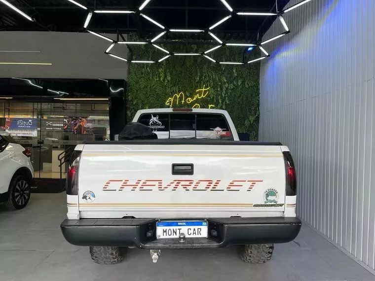 Chevrolet Silverado Branco 2