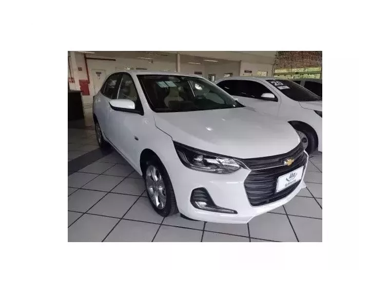 Chevrolet Onix Branco 1