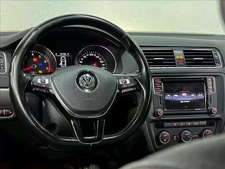 Volkswagen Jetta Preto 10