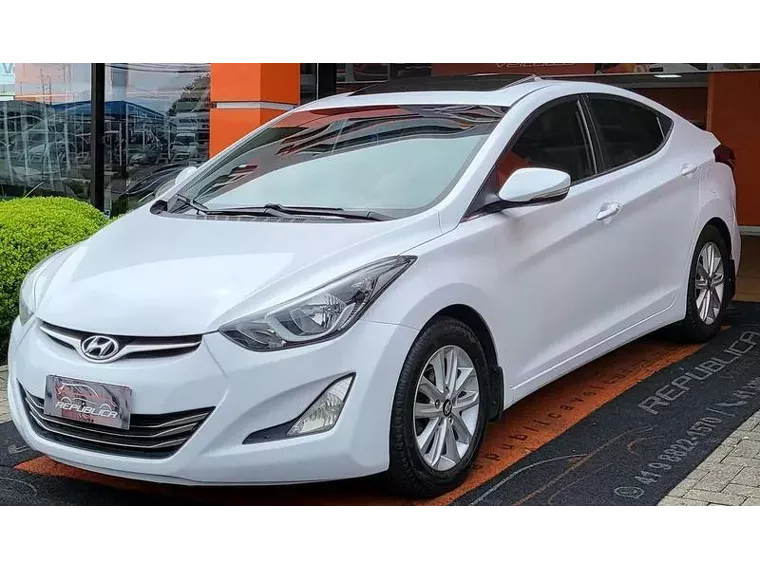 Hyundai Elantra Branco 20