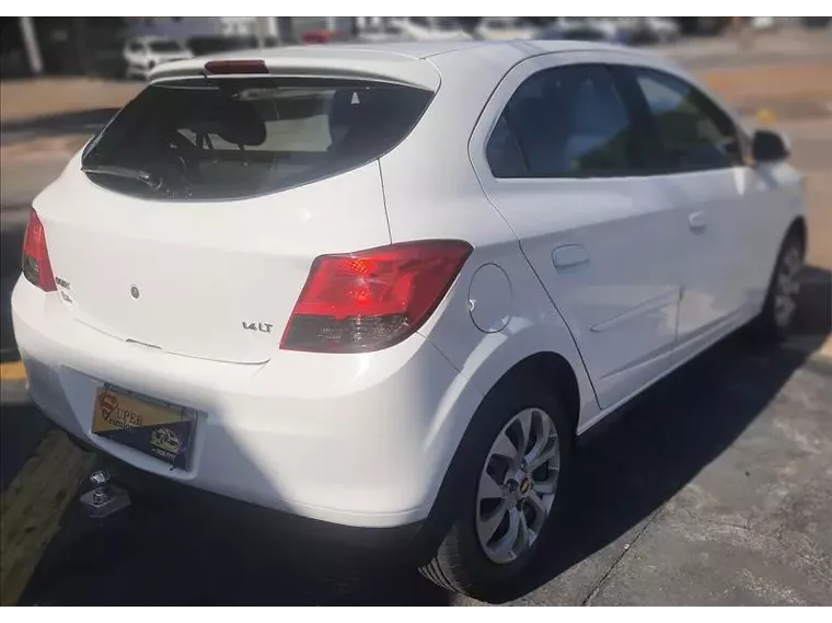 Chevrolet Onix Branco 7