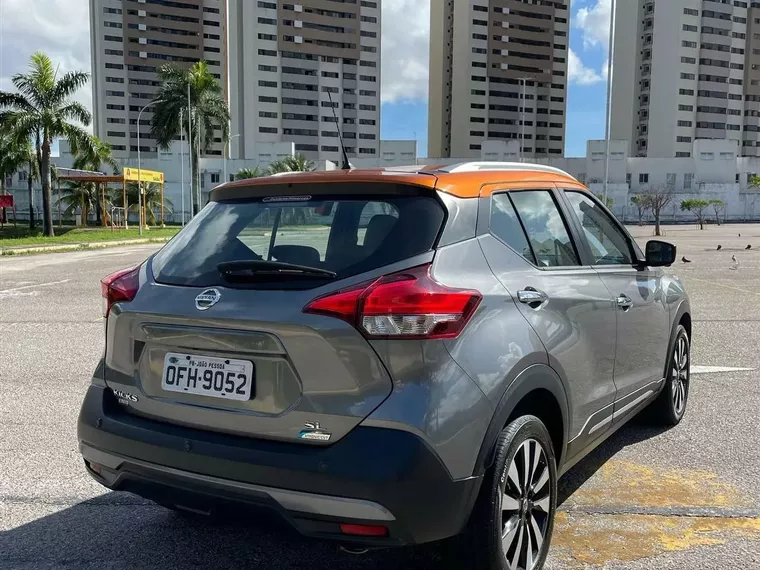 Nissan Kicks Cinza 2