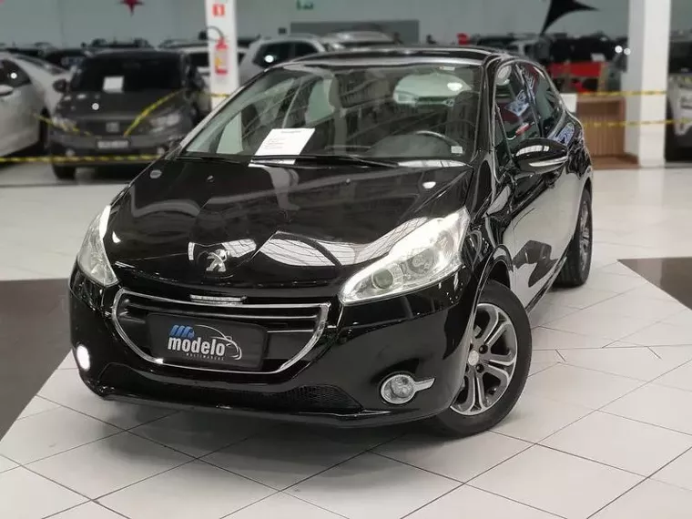 Peugeot 208 Preto 12