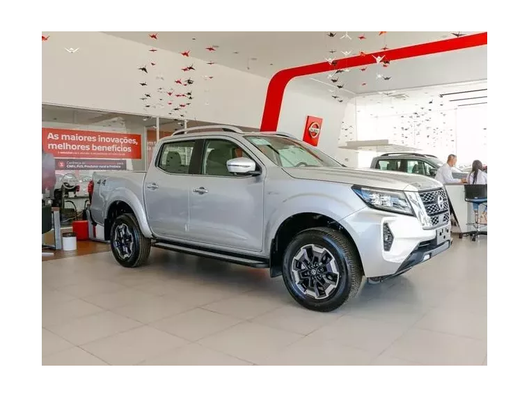 Nissan Frontier Prata 3