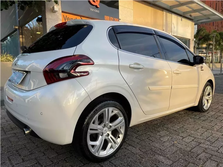 Peugeot 208 Branco 3