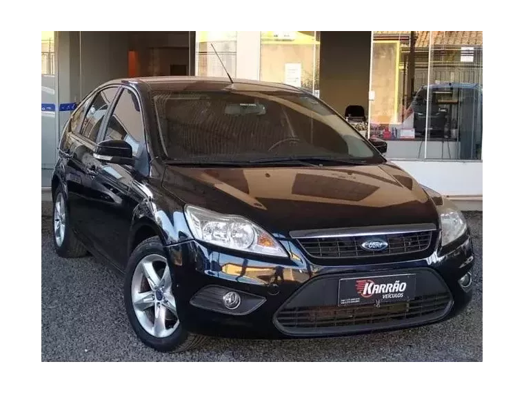 Ford Focus Preto 4