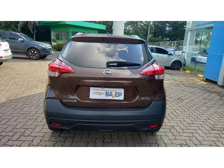 Nissan Kicks Marrom 7