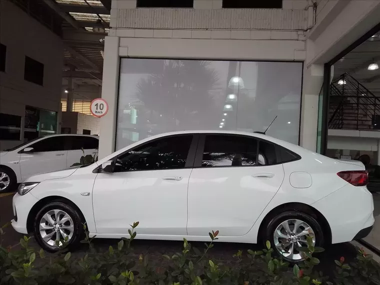 Chevrolet Onix Branco 11