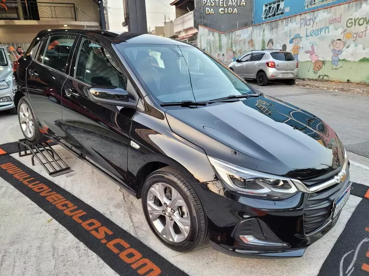 Chevrolet Onix Preto 2