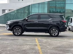 Toyota Hilux SW4