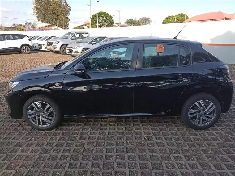 Peugeot 208 Preto 7