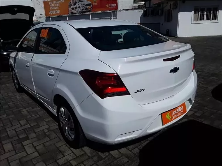 Chevrolet Onix Branco 2