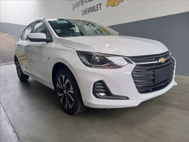 Chevrolet Onix Branco 3