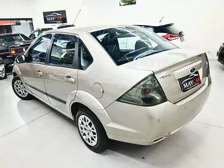 Ford Fiesta Prata 8