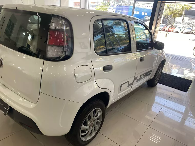 Fiat Uno Branco 16