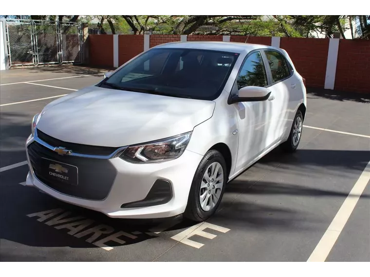 Chevrolet Onix Branco 6