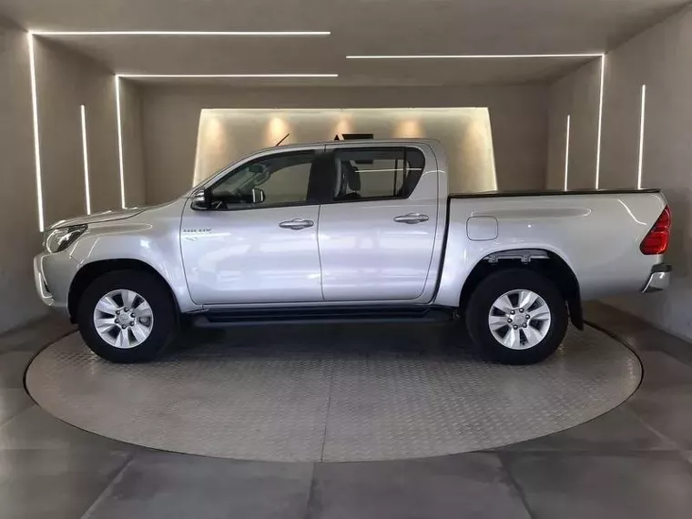 Toyota Hilux Prata 11