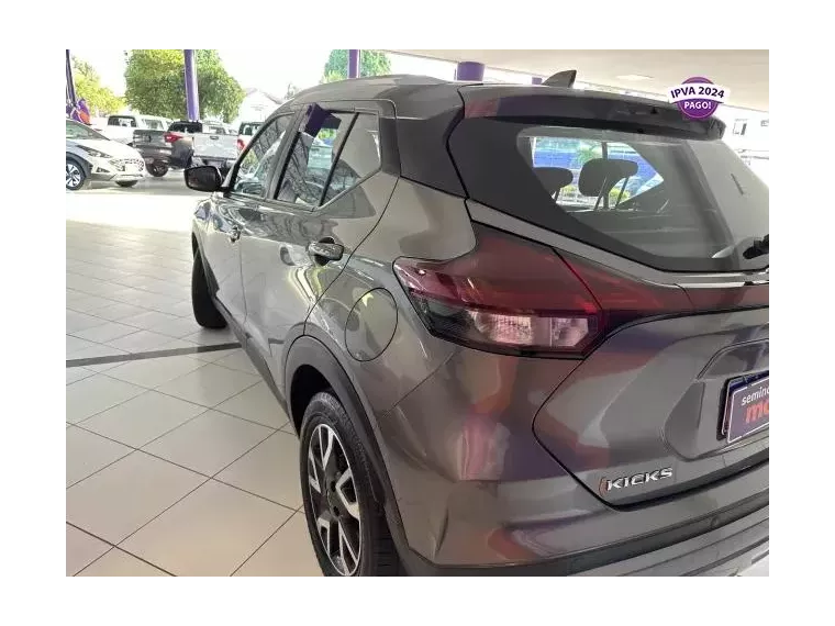 Nissan Kicks Cinza 3