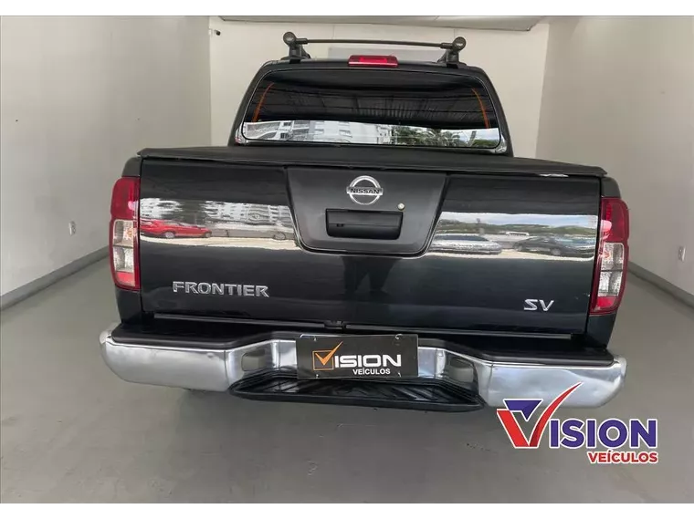 Nissan Frontier Preto 10