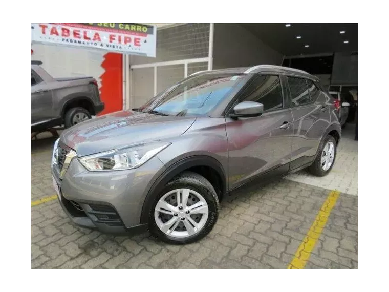 Nissan Kicks Cinza 4