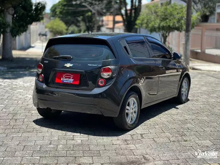 Chevrolet Sonic Preto 5