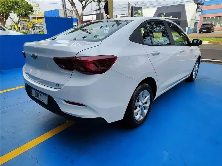 Chevrolet Onix Branco 7