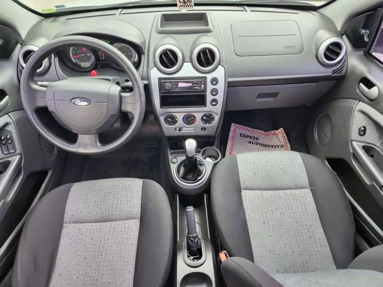 Ford Fiesta Prata 12