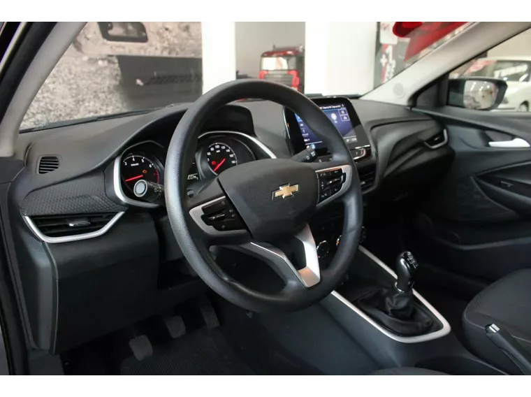 Chevrolet Onix Preto 8