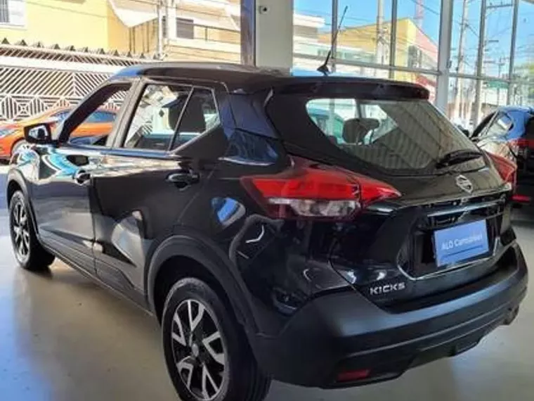 Nissan Kicks Preto 11