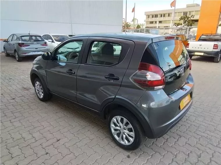 Fiat Mobi Prata 5