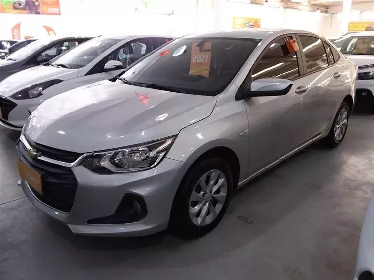 Chevrolet Onix Prata 3