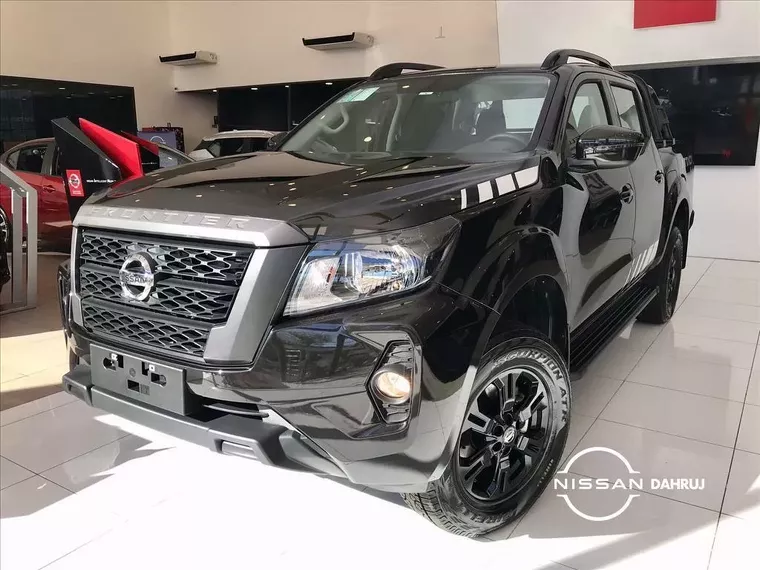 Nissan Frontier Preto 1