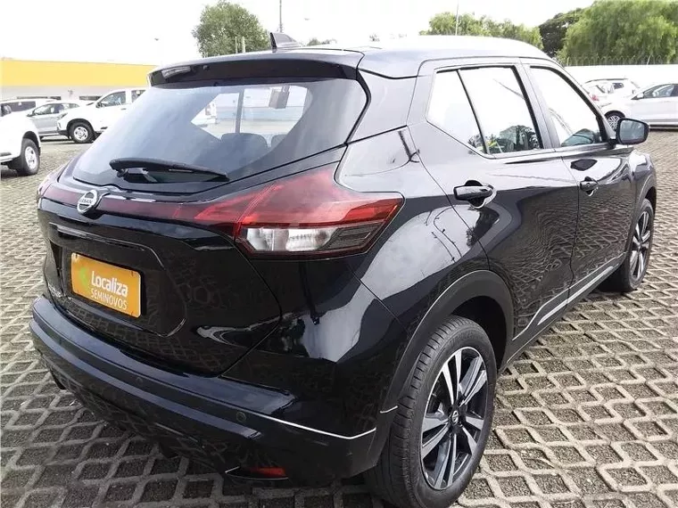 Nissan Kicks Preto 8