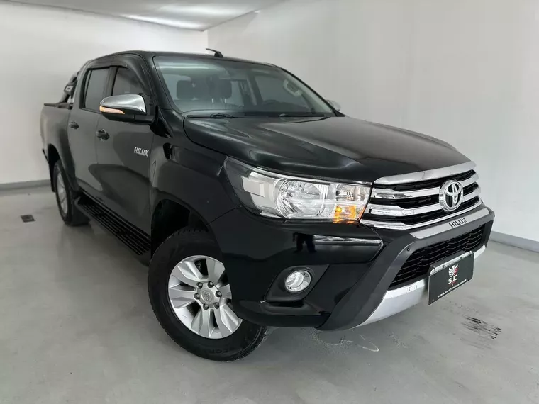 Toyota Hilux Preto 9