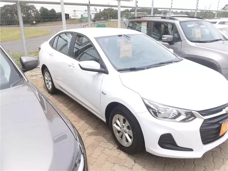 Chevrolet Onix Branco 6