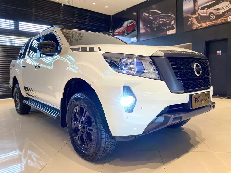 Nissan Frontier Branco 2