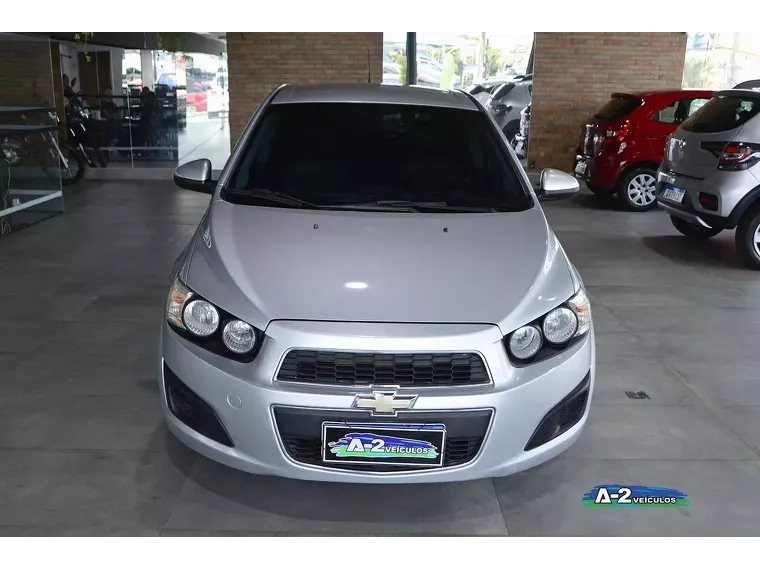 Chevrolet Sonic Prata 5