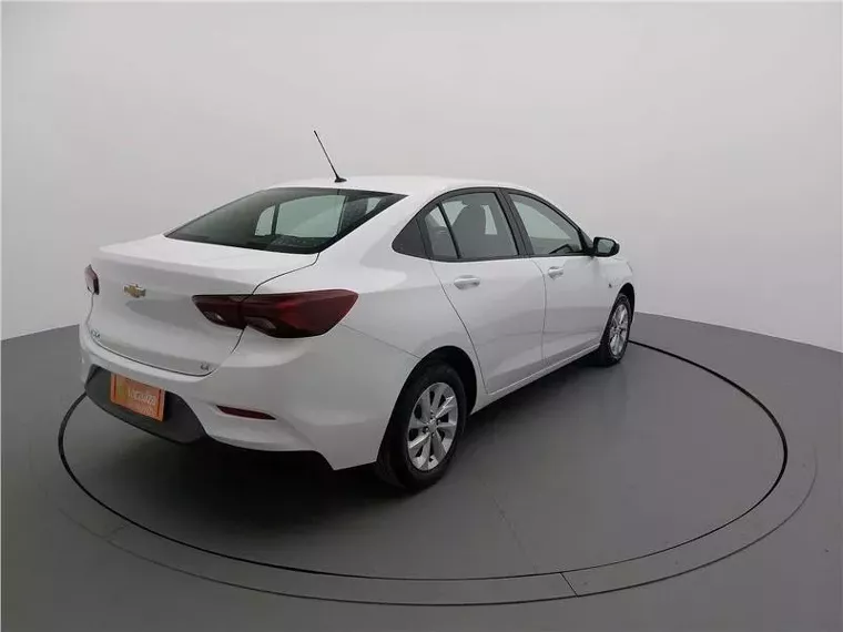 Chevrolet Onix Branco 9