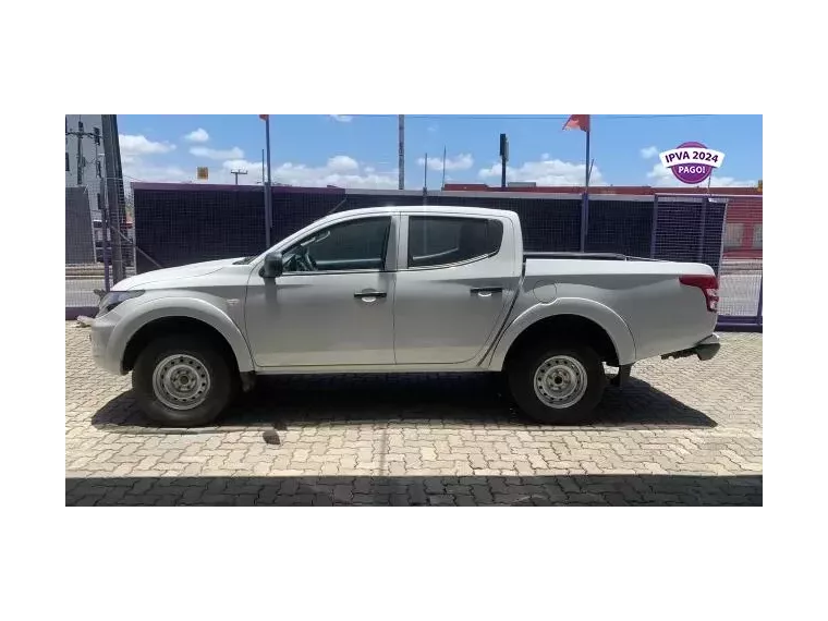 Mitsubishi L200 Branco 4