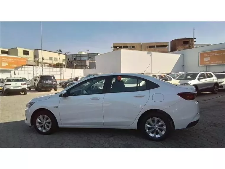 Chevrolet Onix Branco 2