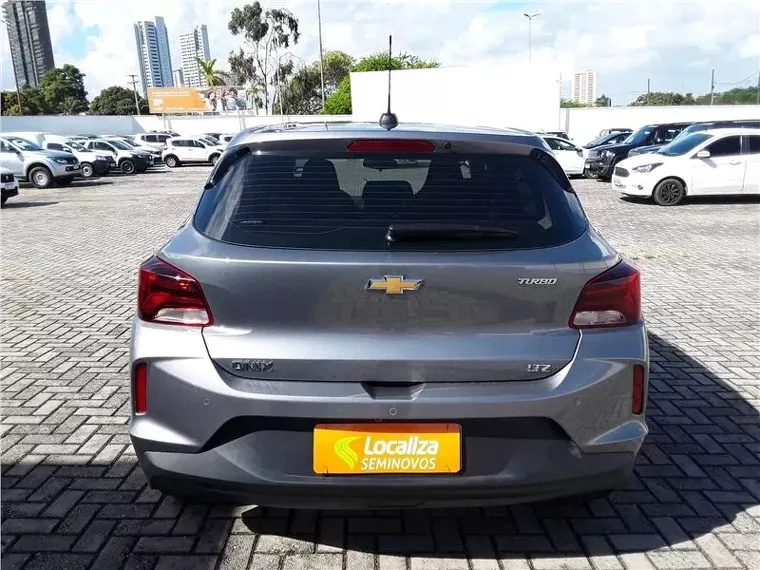 Chevrolet Onix Cinza 1