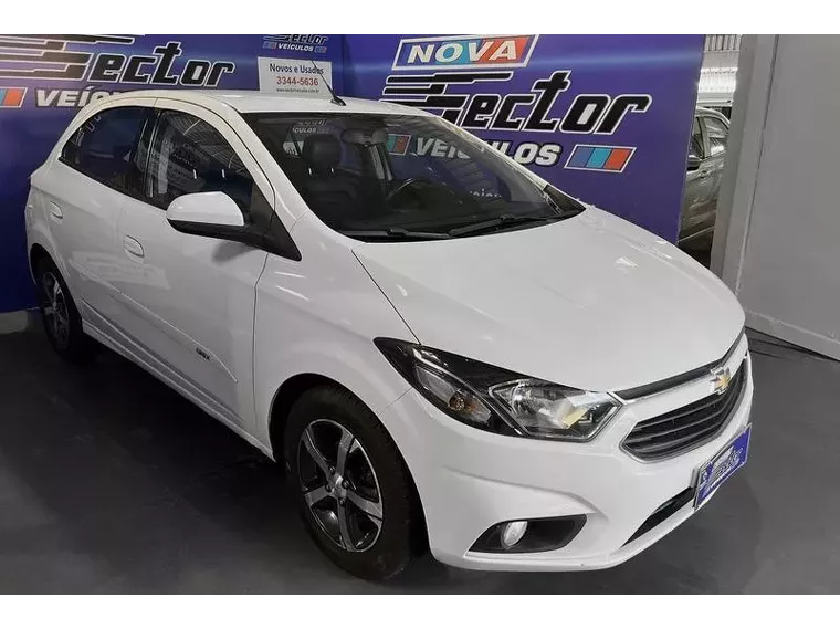 Chevrolet Onix Branco 5