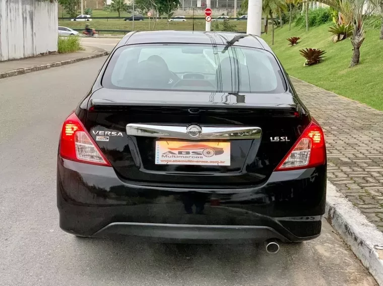 Nissan Versa Preto 14