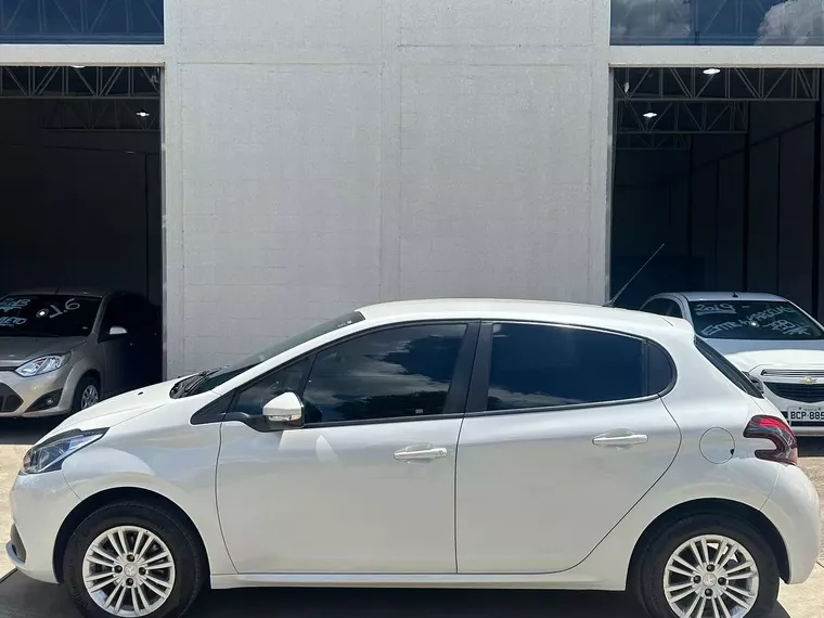 Peugeot 208 Branco 6