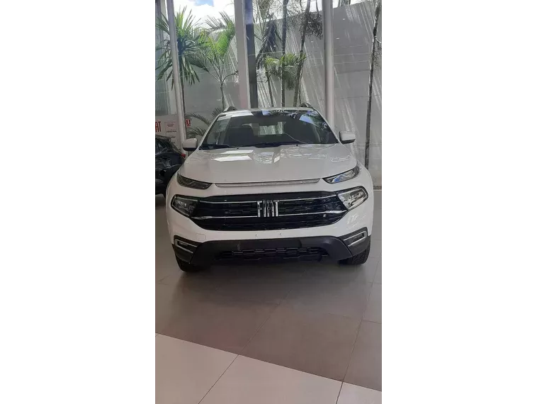 Fiat Toro Branco 3