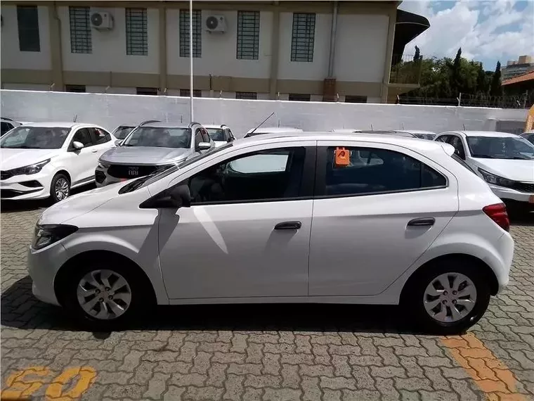 Chevrolet Onix Branco 16