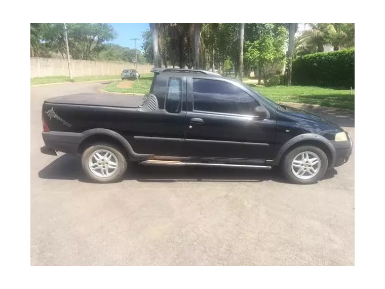 Fiat Strada Preto 4