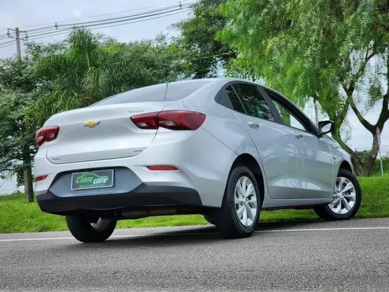 Chevrolet Onix Prata 15