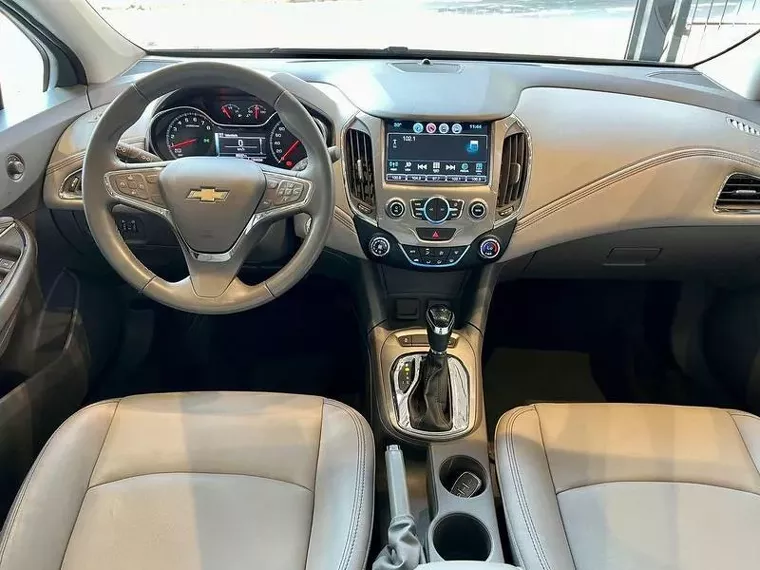 Chevrolet Cruze Prata 30