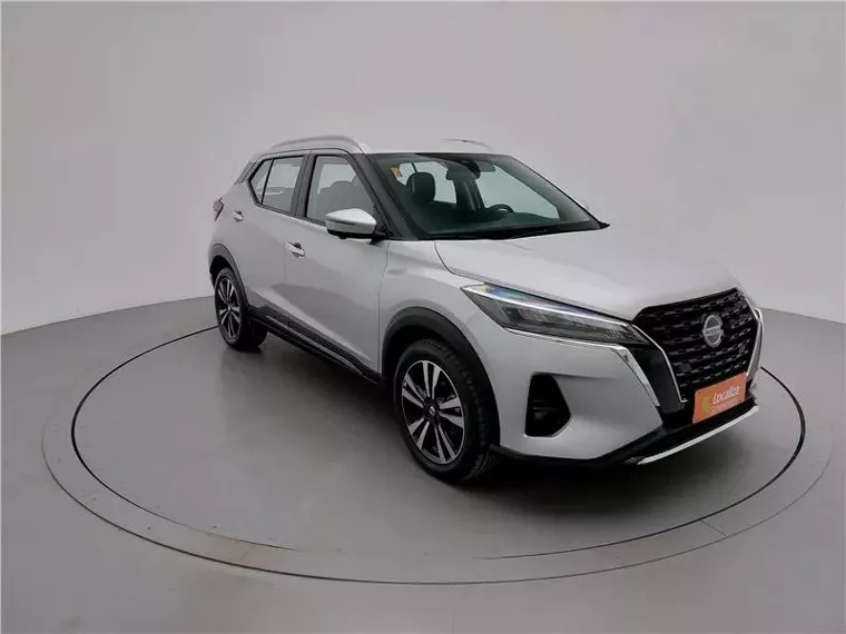 Nissan Kicks Prata 10